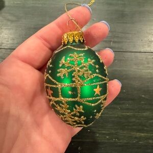 HOLIDAY TIME GREEN GLASS EGG WITH GLITTER ORNAMENT